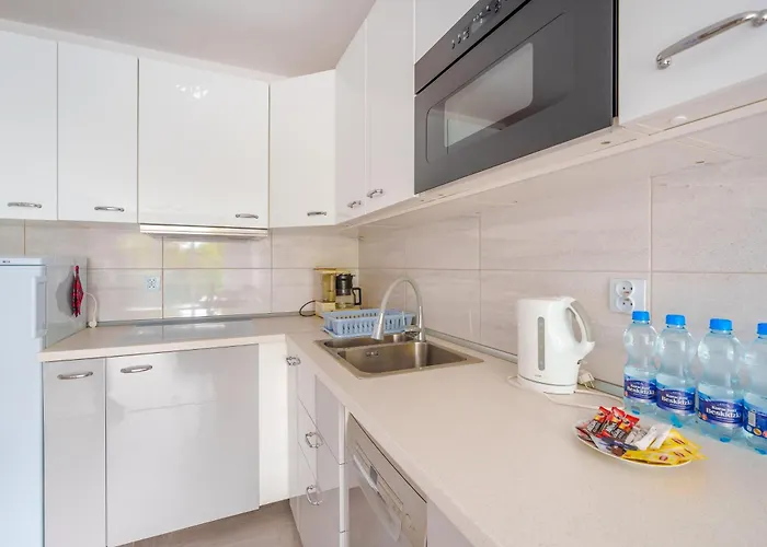 Sienkiewicza Blue By Bookinghost * קולובז'ג